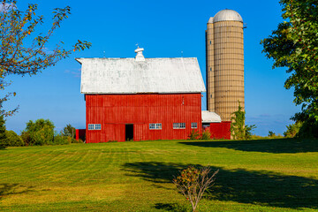 American Red Barn with Blue Sky © maksymowicz