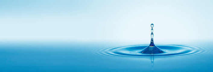 Fototapeta 落下した水滴と水紋の背景テクスチャー obraz