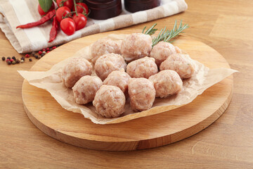 Raw chicken meatballs for cooking