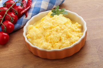 Scrambledd egg in the bowl