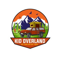 Obraz premium mountain car logo design vector