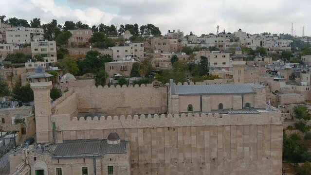 Hebron city, Cave of the Patriarchs, Close Drone flight, Israel 

Aerial view from Israel Hebron City Cave of the Patriarchs, 2022

