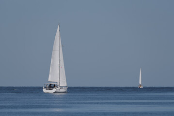 Obraz premium YACHTING - Sailors are sailing on the sea 