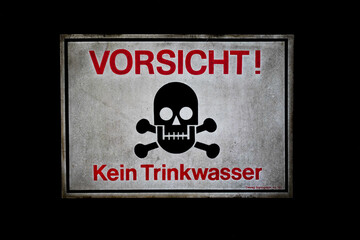 Old warning sign saying "Kein Trinkwasser" which means "not for drinking" in German