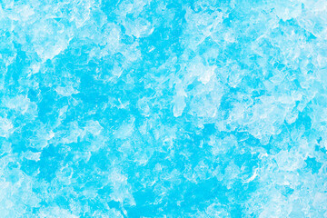 Fototapeta na wymiar 青いシロップをかけたかき氷