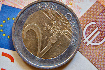 2 euro i banknoty euro w przybliżeniu , 2 Euro and Euro banknotes approximately - obrazy, fototapety, plakaty