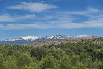 Sierra d'Andalousie. Espagne. Sommets enneigés.