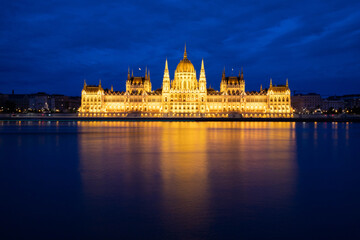 Fototapeta na wymiar hungary Budapest twilight at Danube River with lit up Hungarian Parliament building