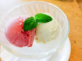 デザート　初夏に食べたい2色アイスの壁紙