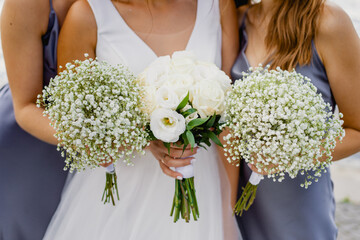 bride holding bouquet