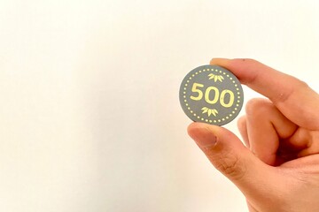 500円を持つ手 ワンコイン スペースあり