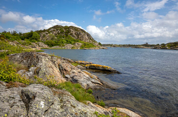 Fototapeta na wymiar beautiful rocku sea coast in Sweden