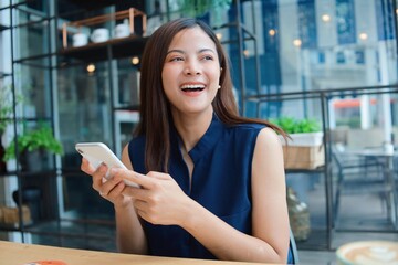 woman talking on cell phone in cafe