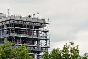 Extensive scaffolding on a new construction aite