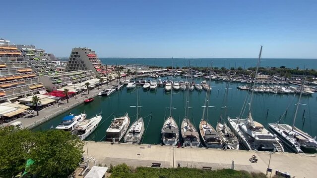 Marina &agrave; la Grande motte, vue a&eacute;rienne, Occitanie