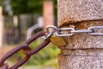 barricade de chaînes