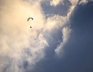 Obraz na płótnie Canvas flying in the sky