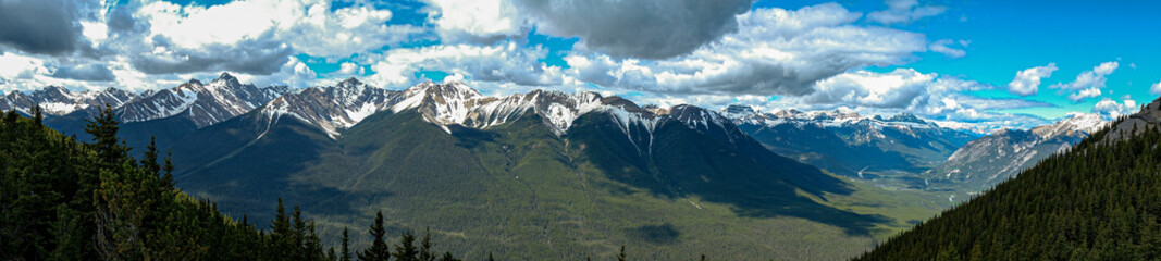 Fototapeta na wymiar Canadian Rocky Mountains Banff, Canada