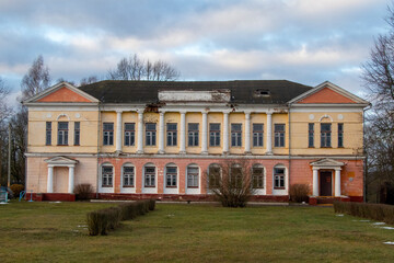 Fototapeta na wymiar old palace in Belarus 