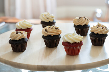 chocolate and red velvet cupcakes with icing