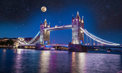 Fototapeta na wymiar tower bridge in London during night time with stars in the background