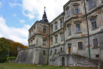 Fototapeta na wymiar Podgoretsky Castle in the Lviv region, Ukraine