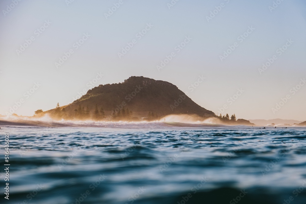 Sticker beautiful view of the ocean with a mountain in the background in mount maunganui, new zealand