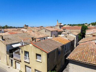 Fototapeta na wymiar Paysage urbain de la cité médiéval à Aigues-Mortes, vue aérienne, Occitanie