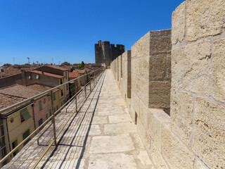 Chemin de ronde, forteresse de la cité médiéval de Aigues-Mortes, Occitanie
