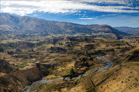 Vista de terrazas del Inca en el cañón del colca - Terrazas incas, Valle del Colca,  Perú.