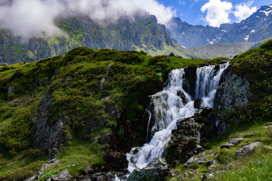 La magnifique cascade des Pyr&eacute;n&eacute;es avant le lac d'Arou