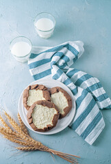 Cottage cheese or ricotta rye breakfast cakes