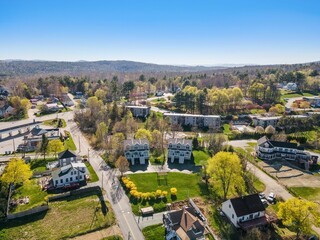 Aerial view of the town of Northfield in New Hampshire with houses surrounded by trees - obrazy, fototapety, plakaty