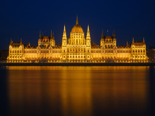 Fototapeta na wymiar The famous Parliament building in Budapest, Hungary. Hungurian iconic view of parliament shot in the evening.