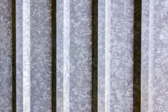 detailaufnahme einer Containerwand mit trapezstahlblech