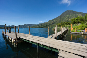 embarcadero frente al volcán San Pedro, suroeste de la caldera del lago de Atitlán , Santiago Atitlán. Tiene una altitud de 3.020,Guatemala, Central America