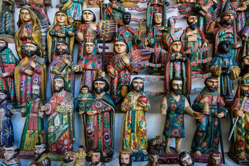 Fototapeta premium figuras de santos, .Santiago Atitlan, mercado, departamento de Sololá, Guatemala, Central America