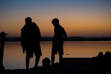 Fototapeta na wymiar silhouette of a couple on the beach