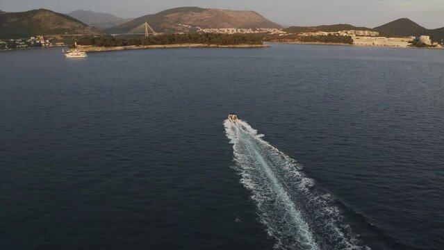 Imagens de 675 Explore Fotografias do Stock, Vetores e Vídeos de 199