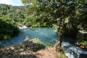 Fototapeta na wymiar cascate parco naturale di krka in croazia