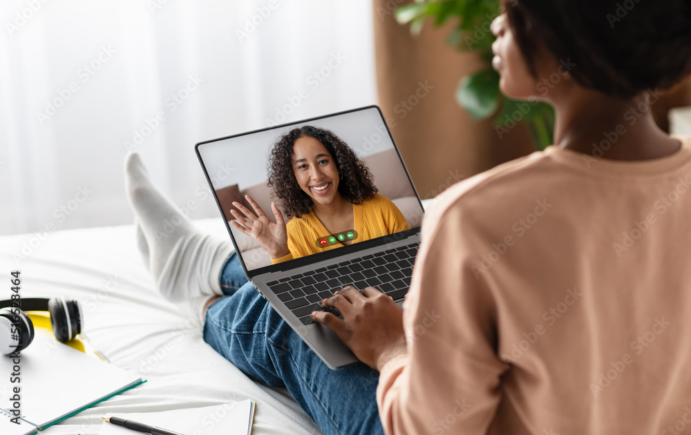 Poster online tutoring concept. black woman using laptop for virtual lesson with tutor