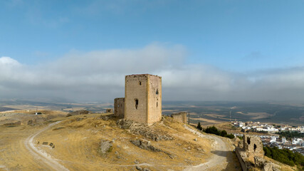 Fototapeta na wymiar Torre del homenaje del castillo de la Estrella en el municipio de Teba, Andalucía