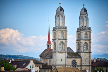 Fototapeta na wymiar Frauenminister in Zürich - alte Kirche