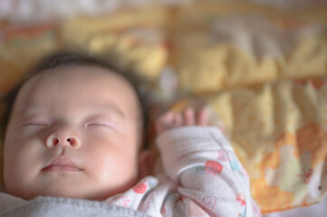 眠る赤ちゃん