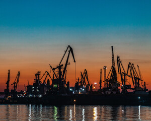 Obraz premium Lights and lines of the port at night