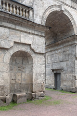 Fototapeta na wymiar Stone arch in the park. Exedra of the stone arch.