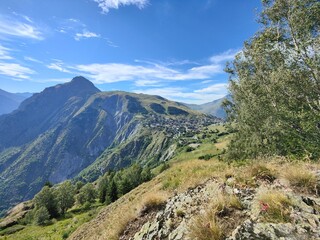 Fototapeta premium Vue des deux alpes depuis les perrons - Drone - Alpes - France