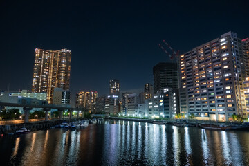 Fototapeta na wymiar 東京都港区 夜の田町、渚橋からのマンション群