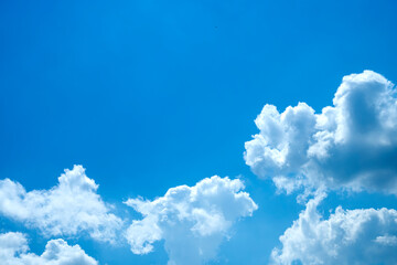 Naklejka na ściany i meble sunny and cloudy sky. beautiful sky on a sunny day