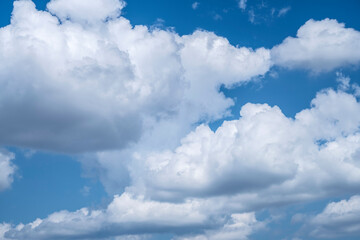 Obraz na płótnie Canvas sunny and cloudy sky. beautiful sky on a sunny day